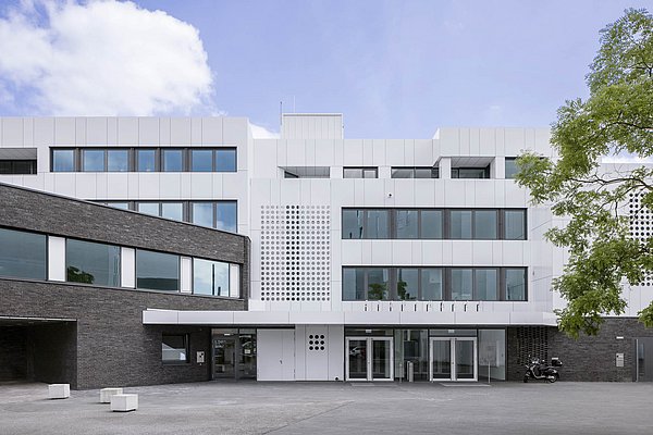 Haupteingang der Stadthalle Gütersloh | Kultur Räume Gütersloh