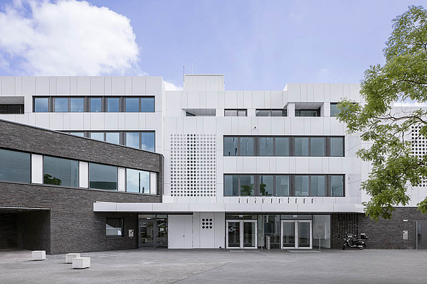Haupteingang der Stadthalle Gütersloh | Kultur Räume Gütersloh
