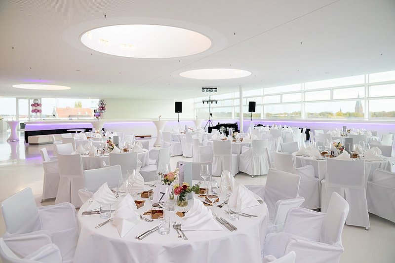 Skylobby - Hochzeit (c) Matheus Fernandes | Kultur Räume Gütersloh