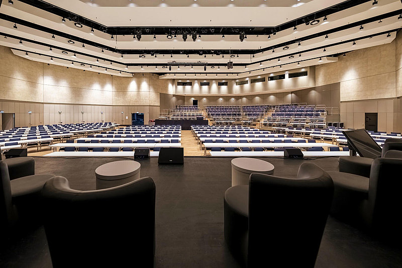 Großer Saal - Blick von der Bühne (c) Matheus Fernandes | Kultur Räume Gütersloh